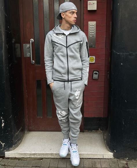 Nike Tech Fleece x Central Cee Jogger (Herren). Nike DE